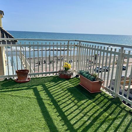 Front Sea Luxury Appartement Ostia Buitenkant foto