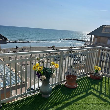 Front Sea Luxury Appartement Ostia Buitenkant foto