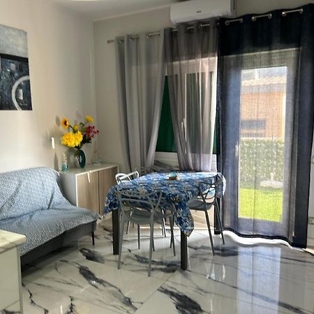 Front Sea Luxury Appartement Ostia Buitenkant foto