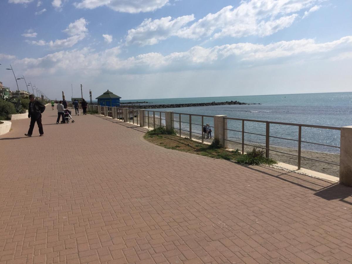 Front Sea Luxury Appartement Ostia Buitenkant foto