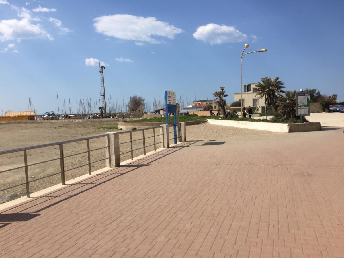 Front Sea Luxury Appartement Ostia Buitenkant foto