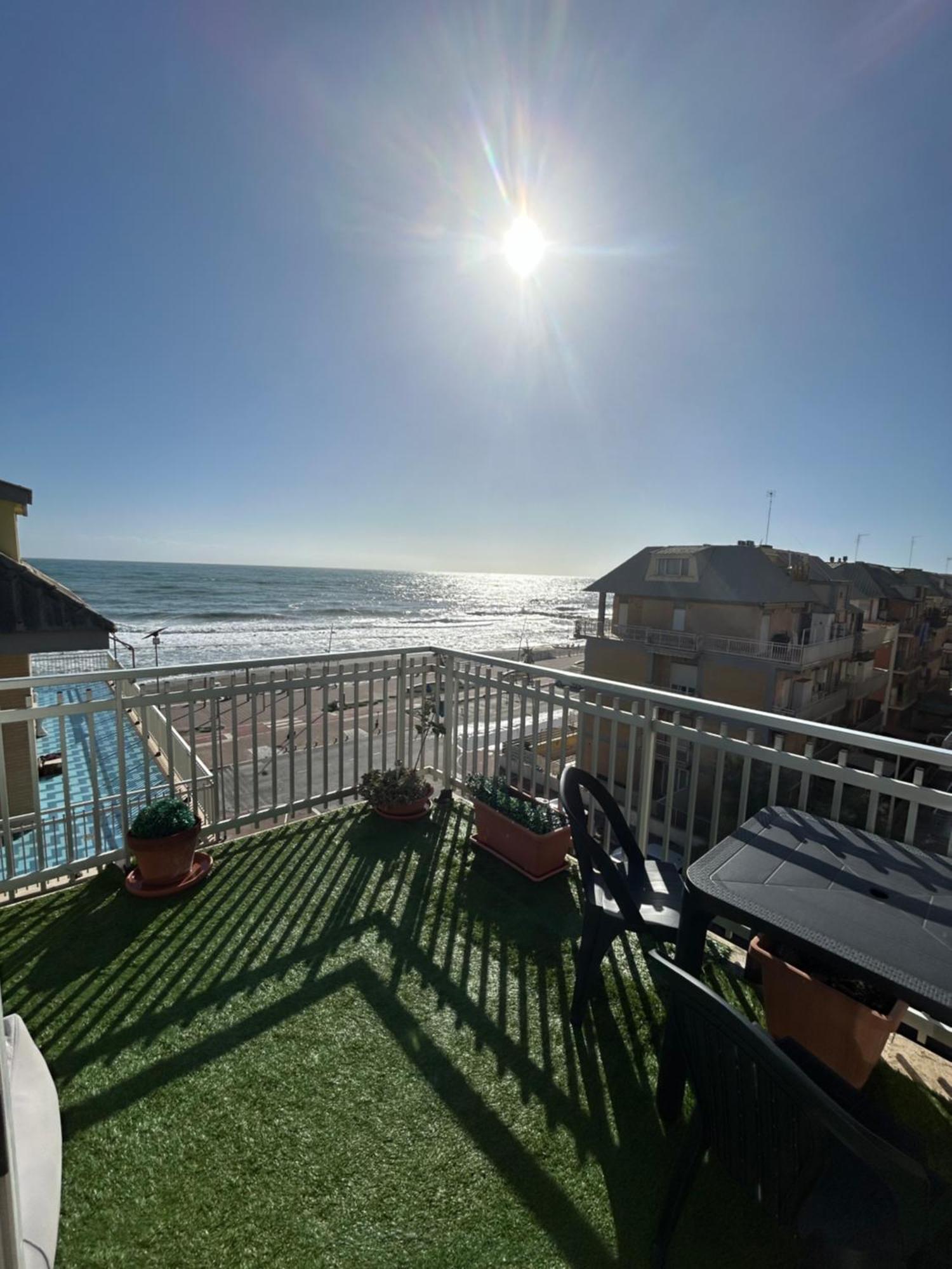 Front Sea Luxury Appartement Ostia Buitenkant foto