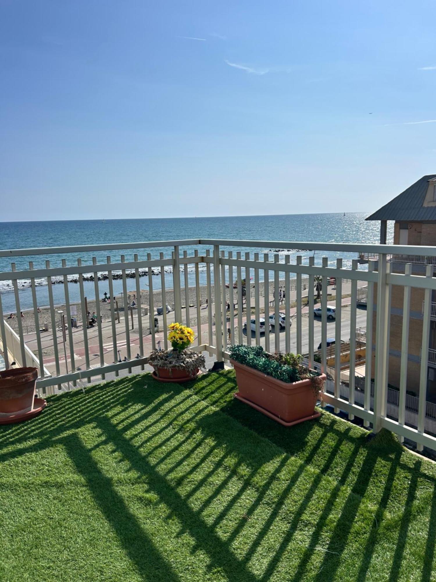 Front Sea Luxury Appartement Ostia Buitenkant foto