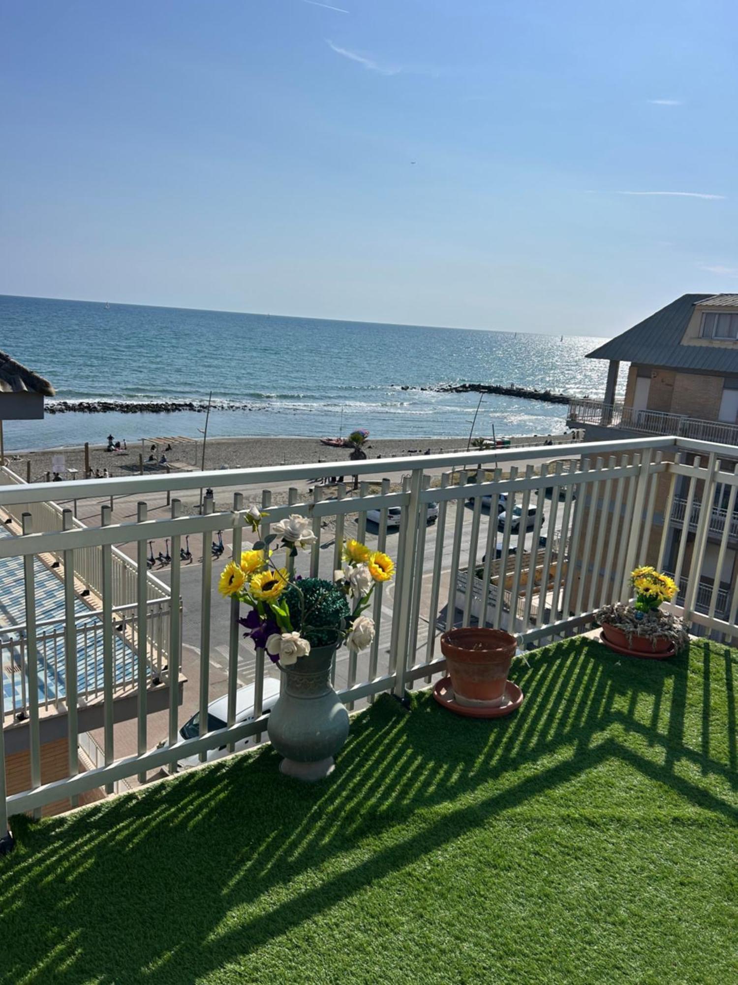 Front Sea Luxury Appartement Ostia Buitenkant foto
