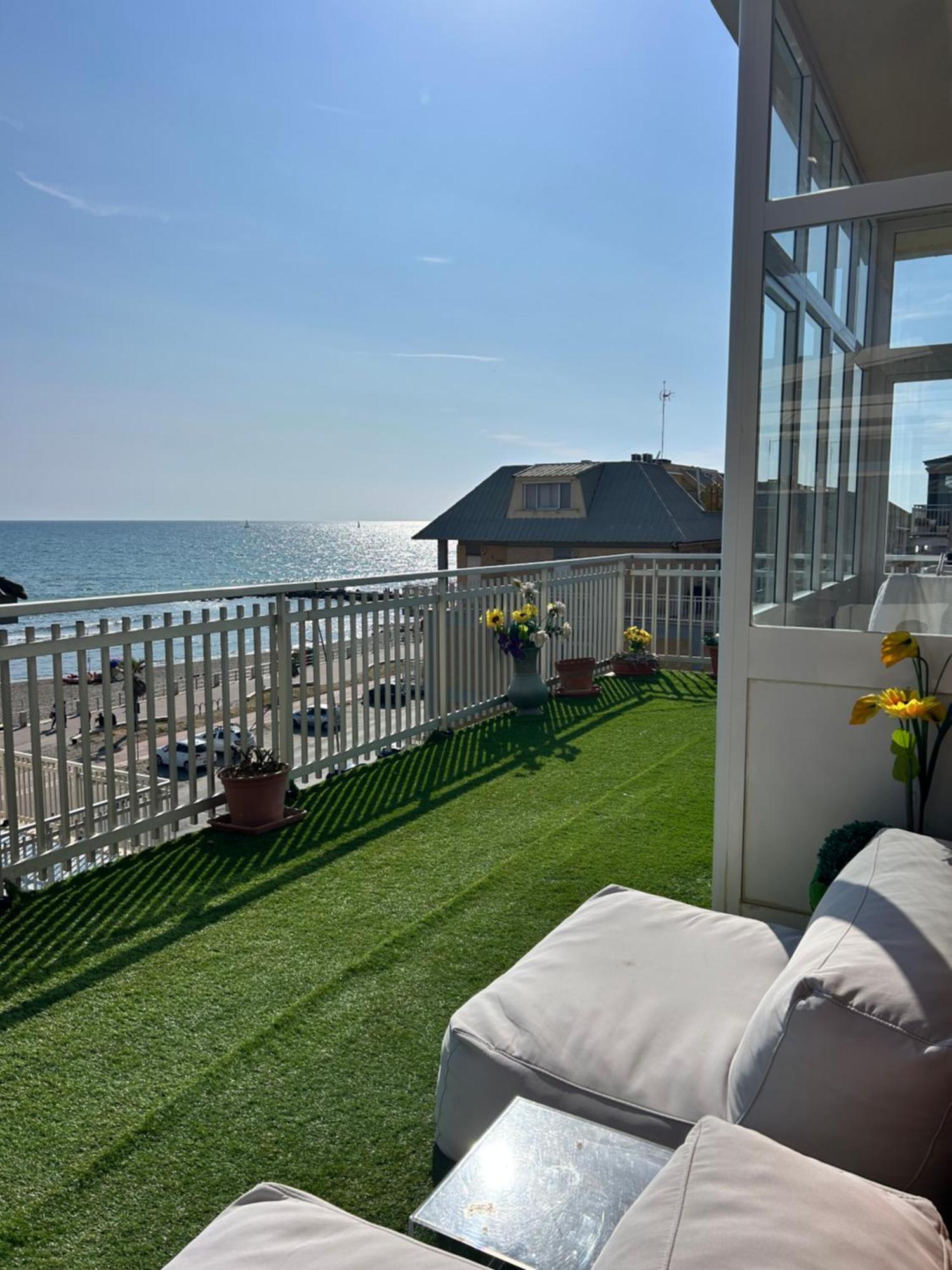 Front Sea Luxury Appartement Ostia Buitenkant foto